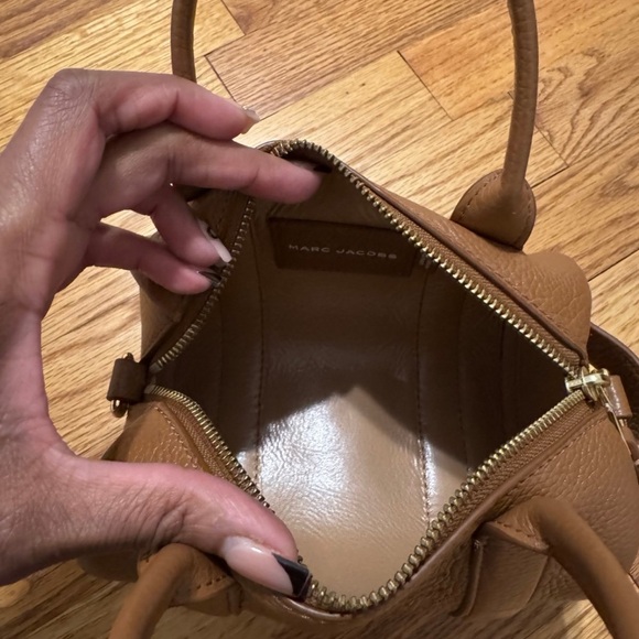 Marc Jacobs Brown Pebbled Leather Duffle Satchel with Wallet and Branded Strap - Picture 4 of 12